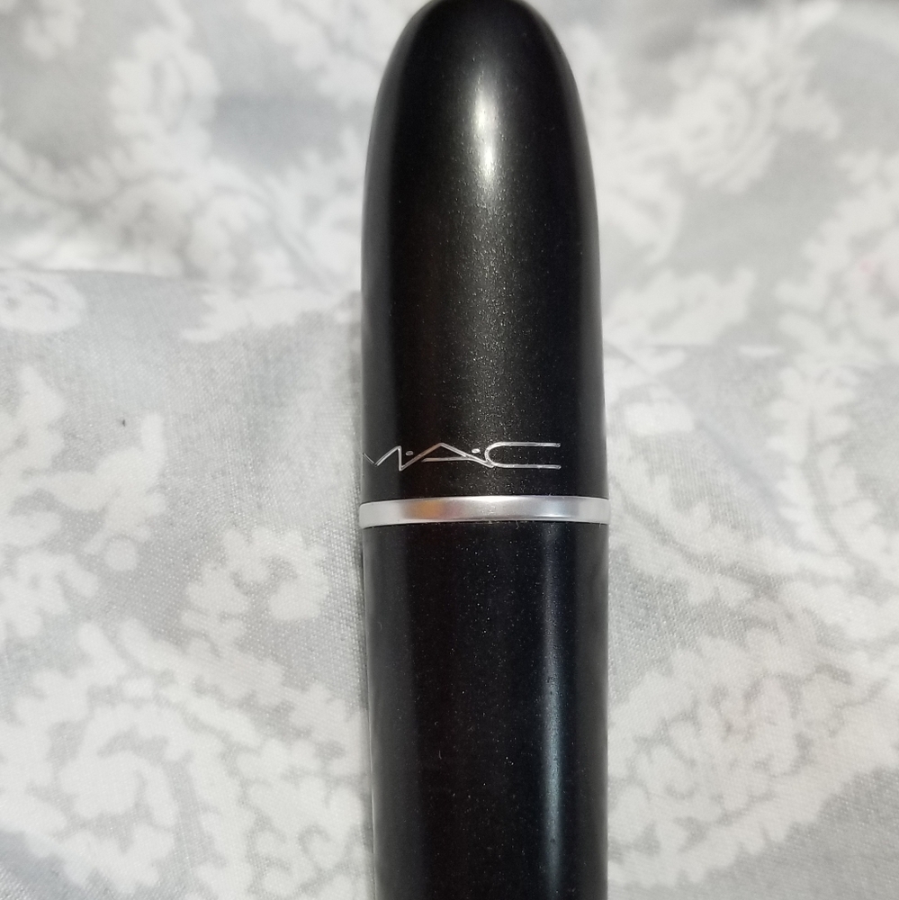MAC Diva Antics lipstick